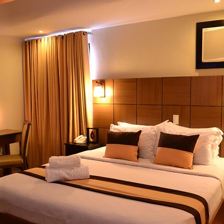 The Pinnacle Hotel And Suites Davao City Exterior foto