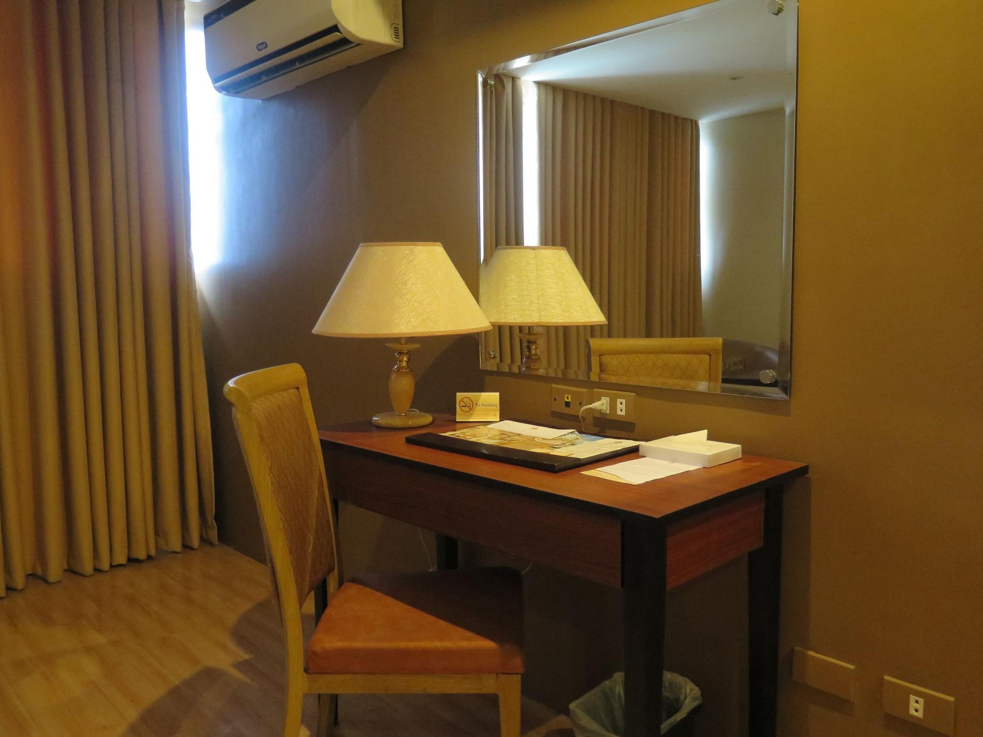 The Pinnacle Hotel And Suites Davao City Exterior foto
