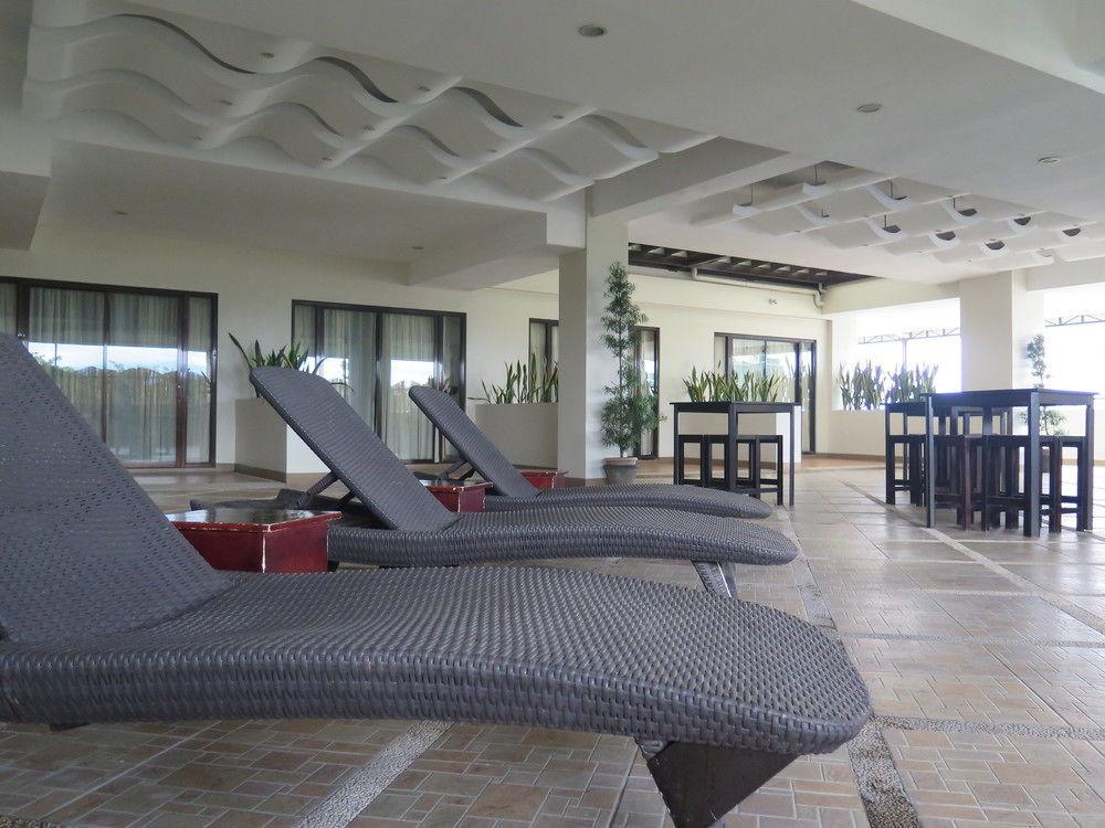 The Pinnacle Hotel And Suites Davao City Exterior foto