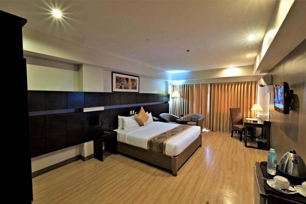 The Pinnacle Hotel And Suites Davao City Exterior foto