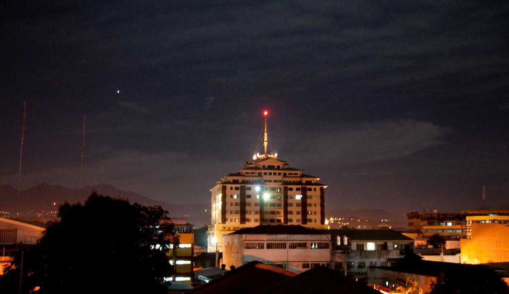 The Pinnacle Hotel And Suites Davao City Exterior foto